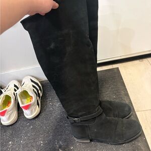 La CANADIENNE Black suede boots